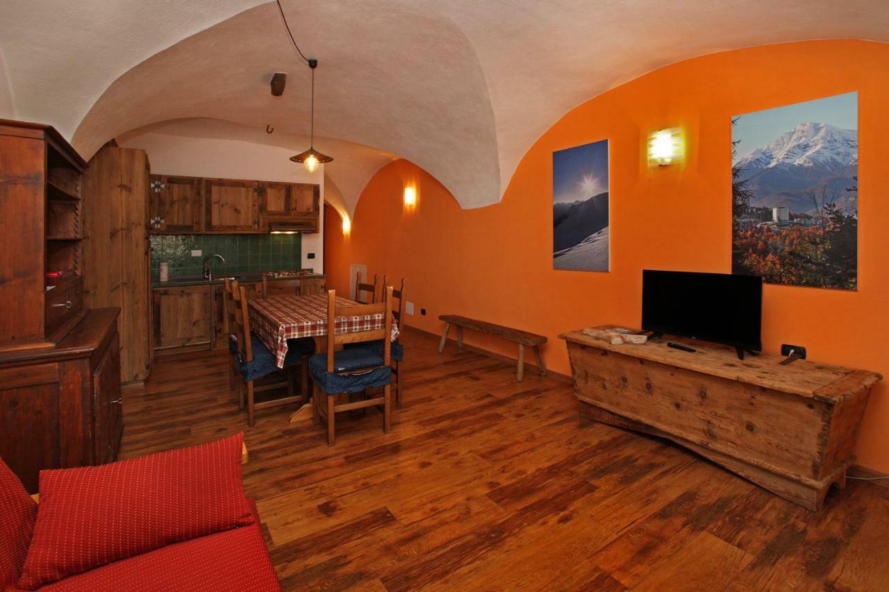 Susy' S Flat Lägenhet Oulx Exteriör bild